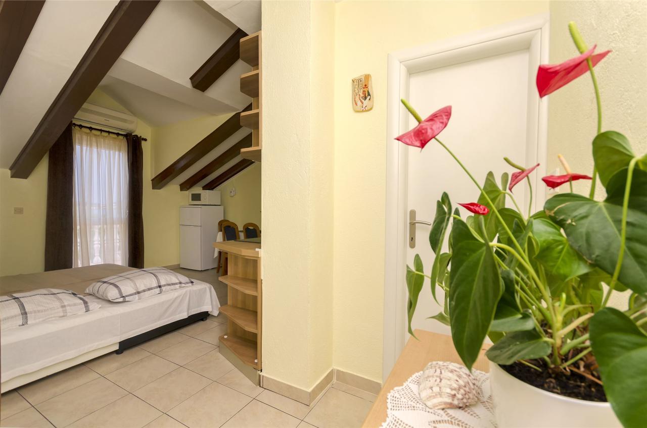 Apartments Toni Водице Екстер'єр фото