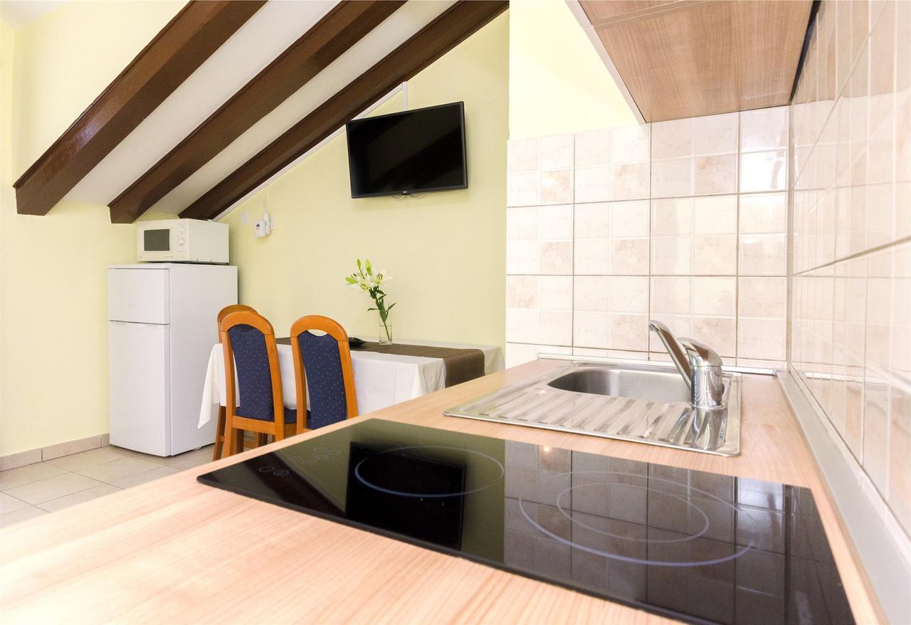 Apartments Toni Водице Екстер'єр фото